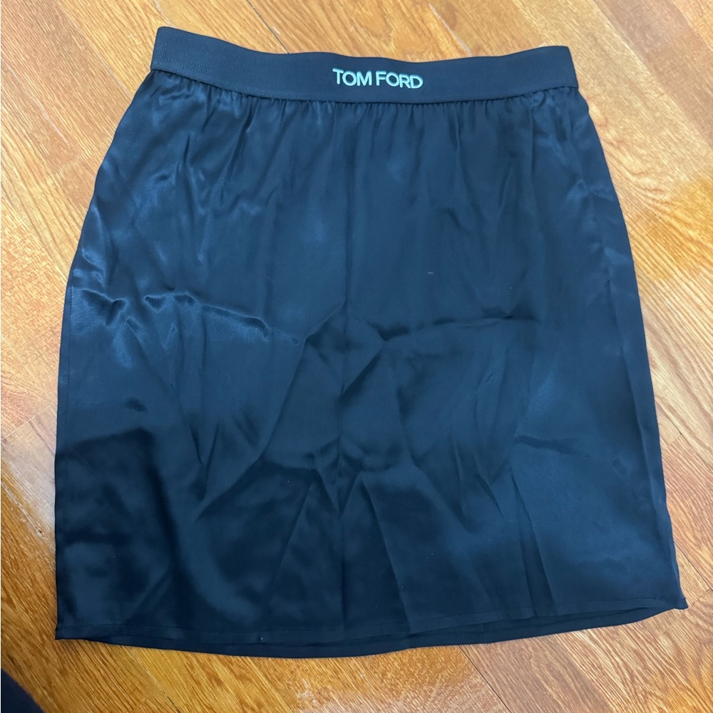 Tom Ford Black Satin Mini Skirt (needs to be ironed) no stains - Picture 3 of 5